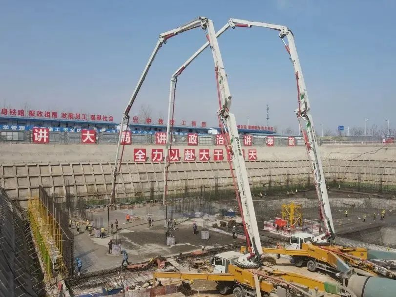 再创纪录！云顶国际大米数泵车助建青岛西海岸“第一高”