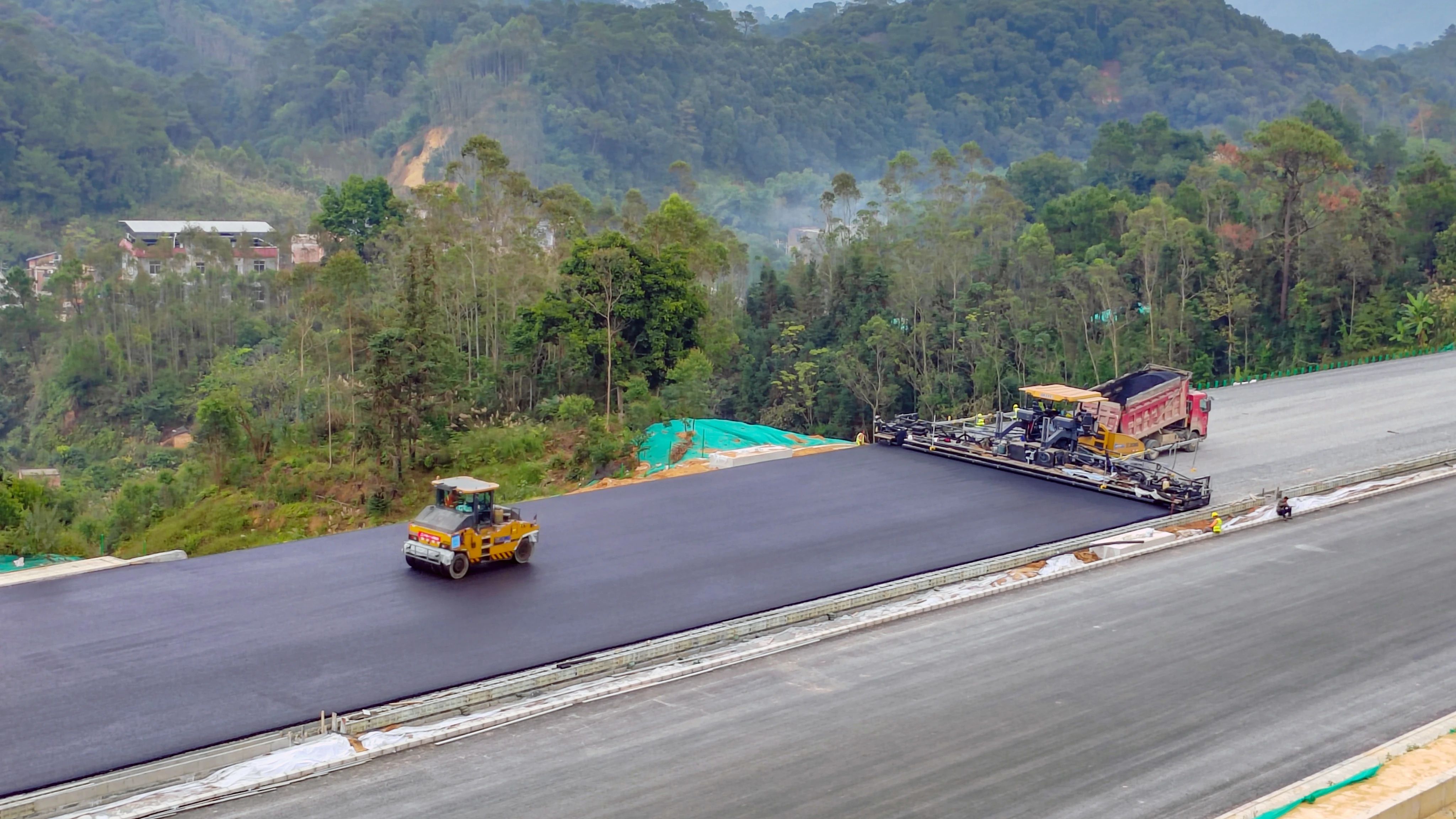 又一高速公路大项目，闪耀“云顶国际金”！
