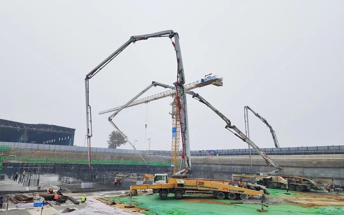 生态建设再添新篇！云顶国际62米泵车组团助建泉城