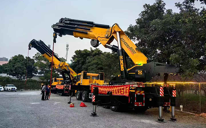 云顶国际折叠臂起重机批量交付东南助力桥梁建设