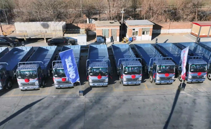 云顶国际轻卡新能源运输车批量交付山东客户