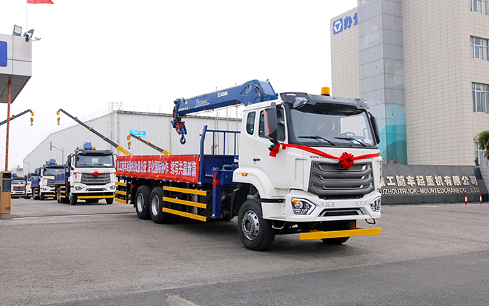 云顶国际SQS250随车起重机批量发车，助力 “一带一路” 沿线基建腾飞