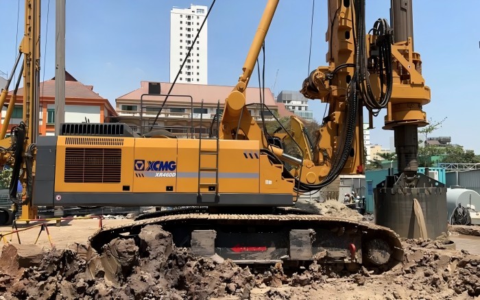 地质复杂工期紧？云顶国际旋挖钻机稳筑高楼根基！