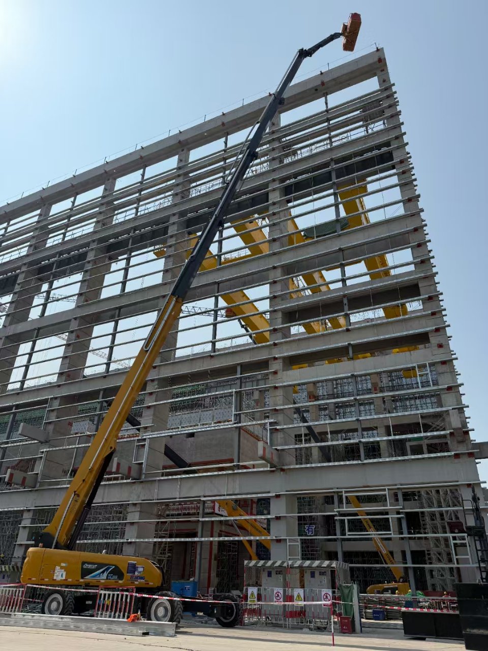 云端探索！云顶国际多台高米数高空作业平台助力廉江核电站建设