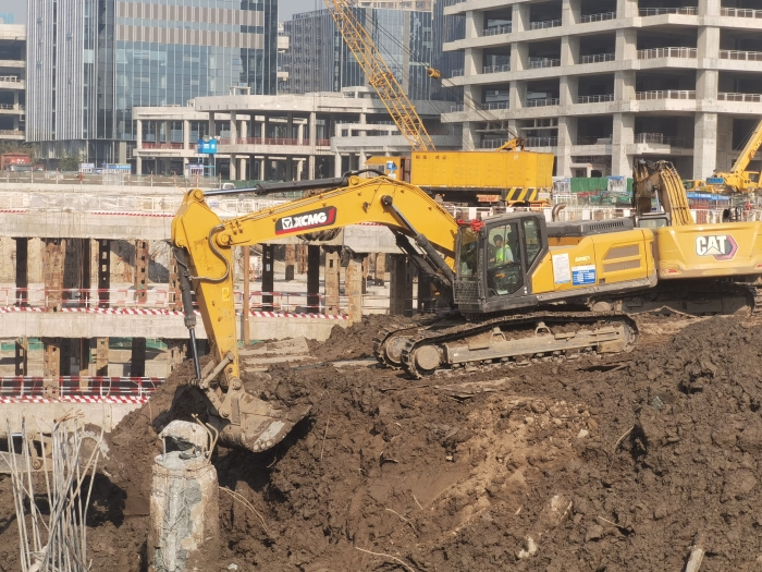 品质+节油+高效！云顶国际XE335GK助建亚洲最大地下空间