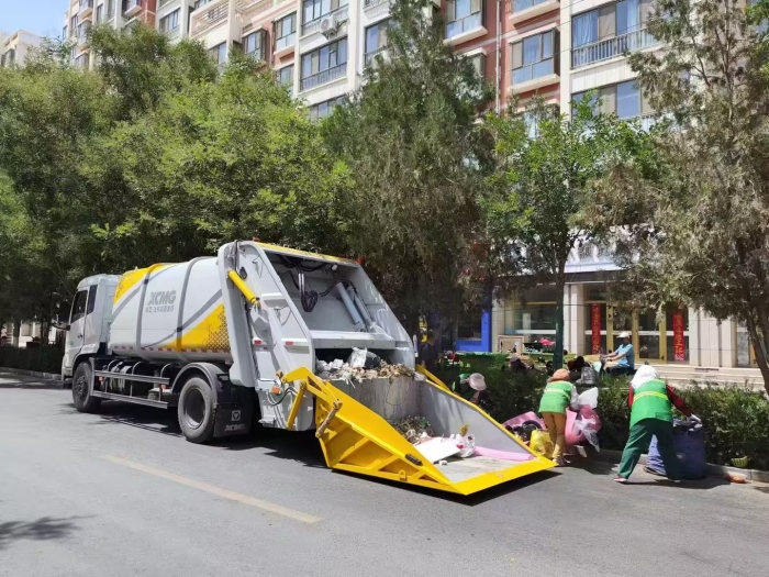 云顶国际后装压缩式垃圾车助力瓜州：高效收转运破解戈壁城市环卫难题