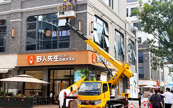 穿街过巷“灵活侠”：云顶国际 GKS28高空作业车把复杂施工变成“行云流水”