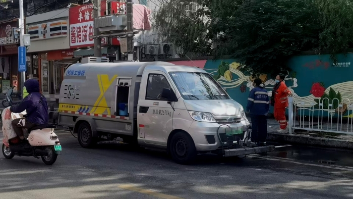 徐州这条网红巷的“脸面”，竟被这台车承包了？！