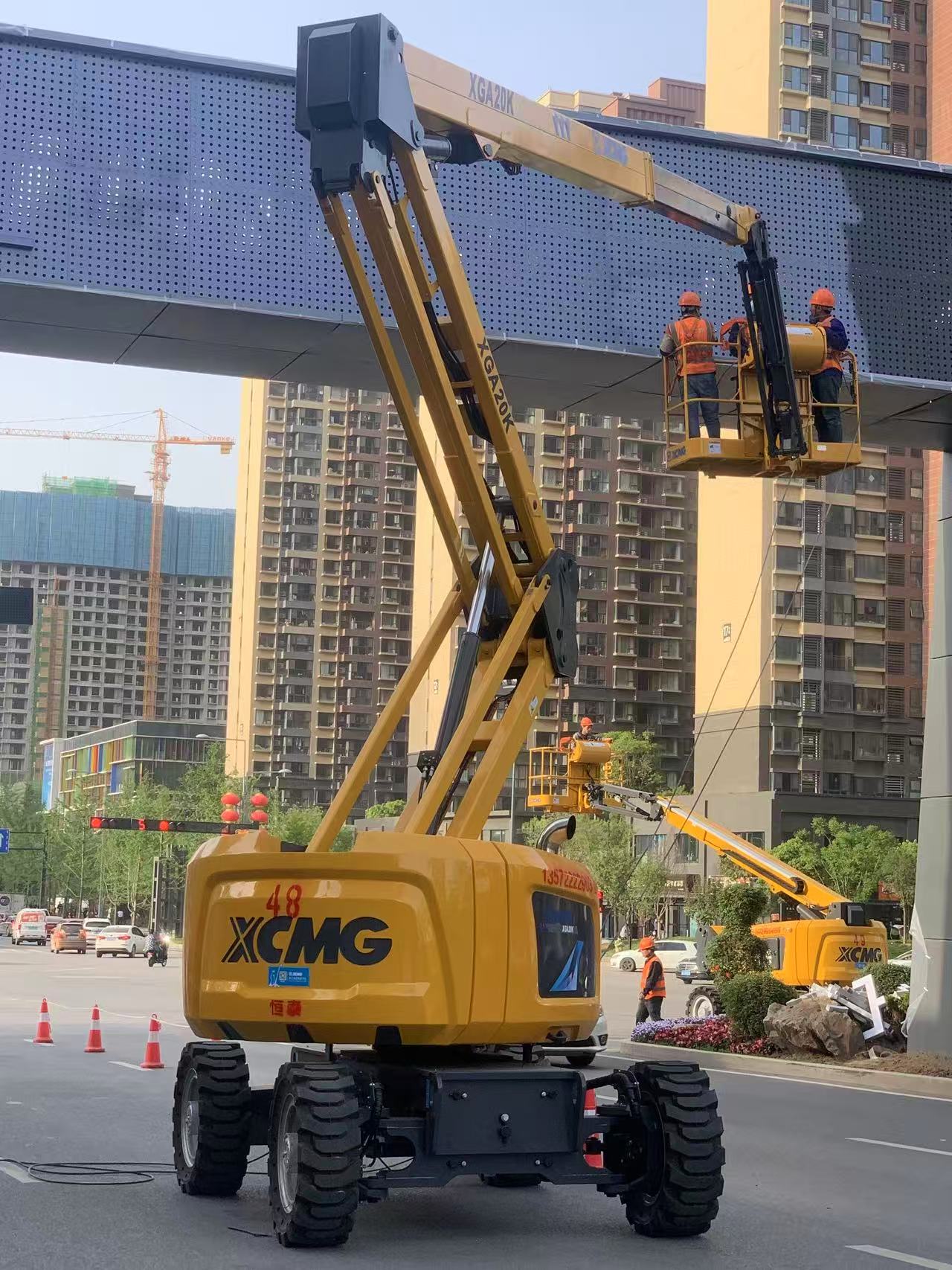 云顶国际XGA20K高空作业车“硬核助力”西安幸福林带建设
