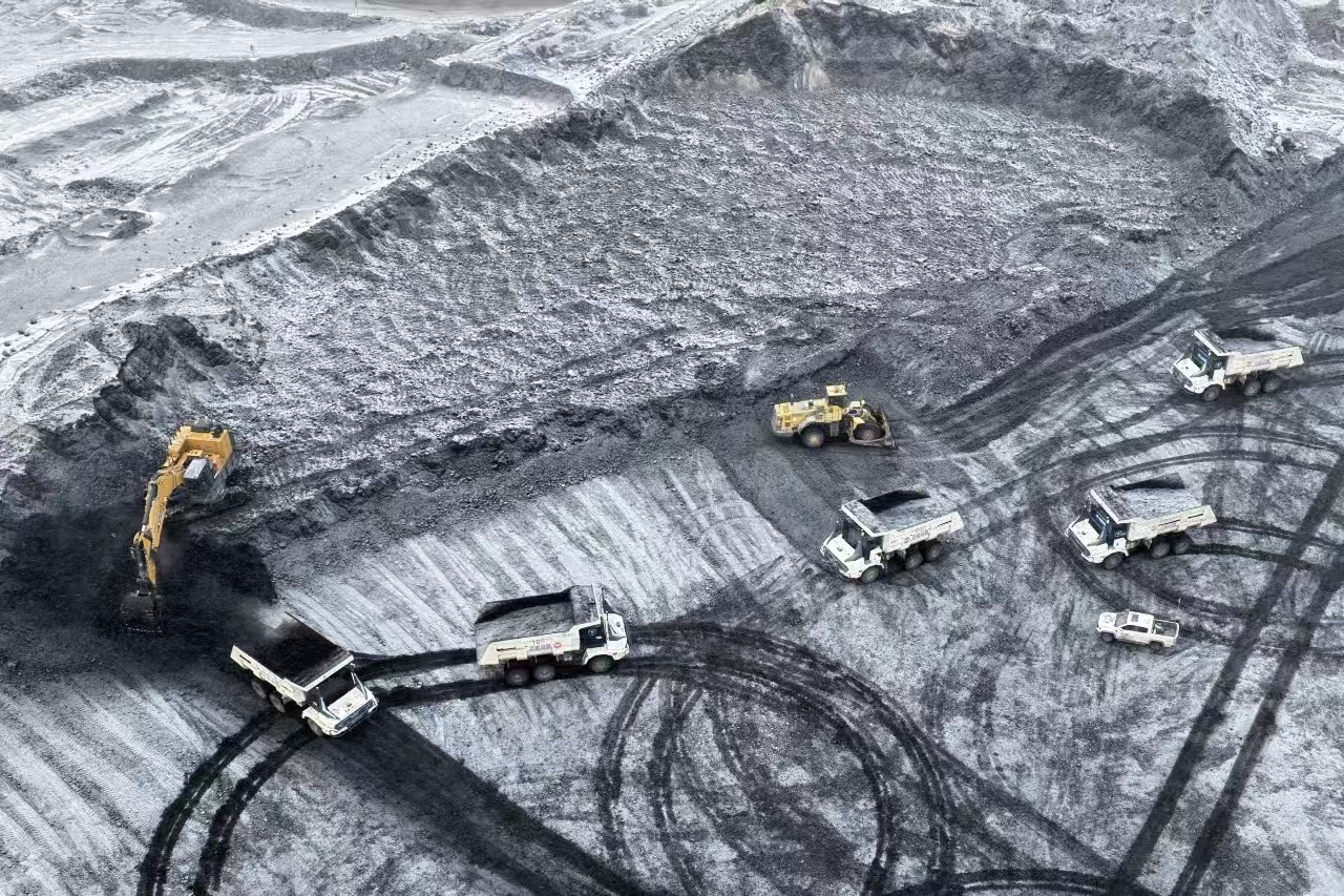 获得成功！云顶国际无人纯电矿卡在煤炭运输环节混行测试成效显著