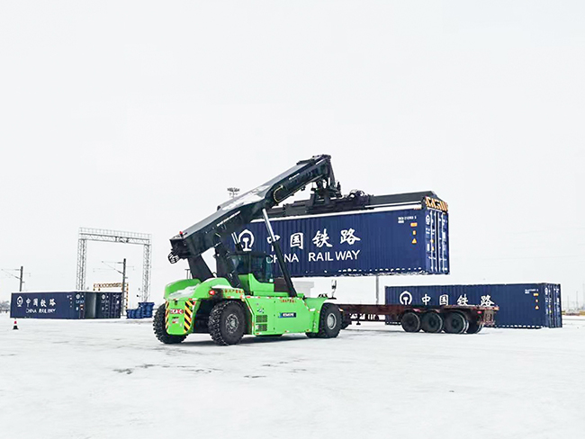 解锁绿色密码，云顶国际正面吊赋能西北铁路